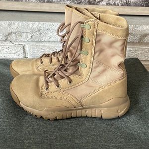 Nike boots size 5 tan